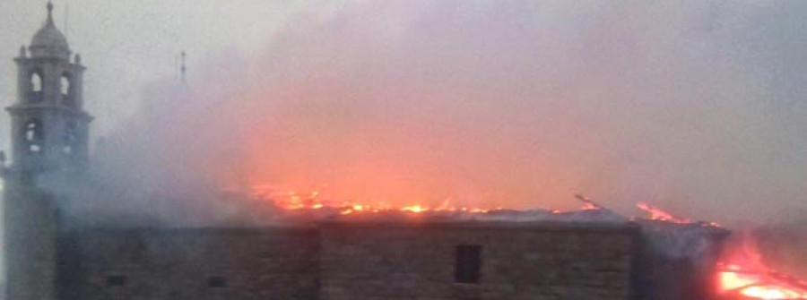 Un rayo fue la causa del incendio en el santuario da Virxe da Barca de Muxía