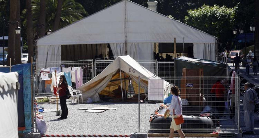 Más de 200 personas acuden a la inauguración de Acampa Coruña