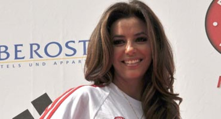 Eva Longoria colabora con una caminata solidaria en Marbella para niños con cáncer