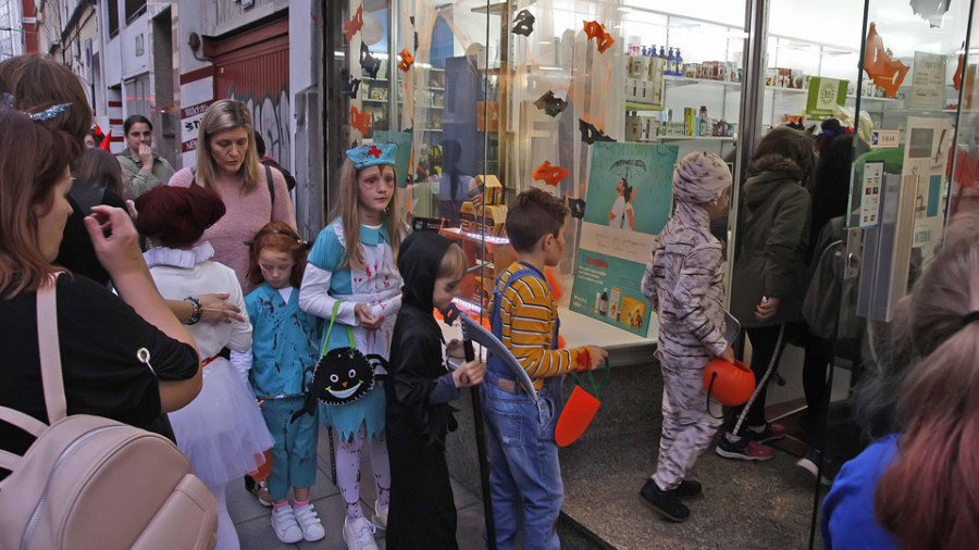 Las calles coruñesas se disfrazan de terror para celebrar una divertida jornada de Halloween y Samaín