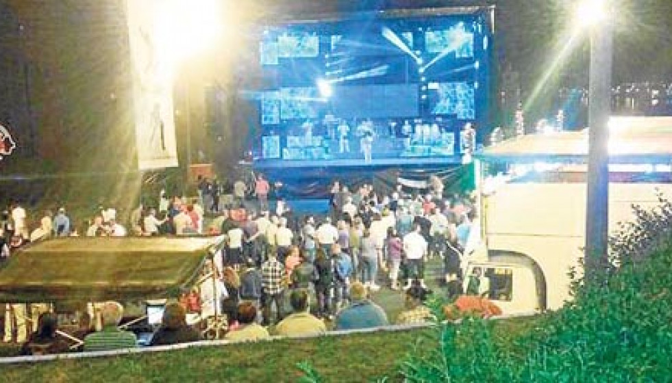 En Barallobre hubo fiesta, desoyendo la petición de la familia de las dos víctimas