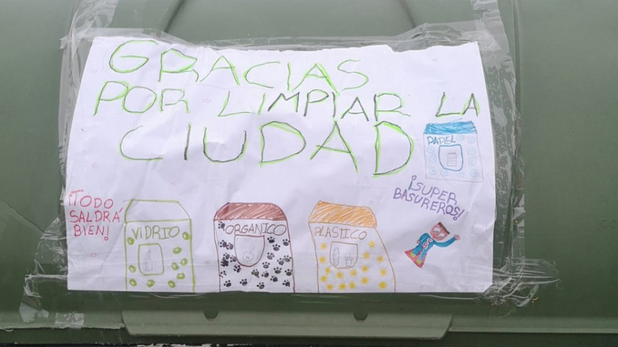 Notas de gratitud en los cubos de basura: “Gracias por limpiar la ciudad”