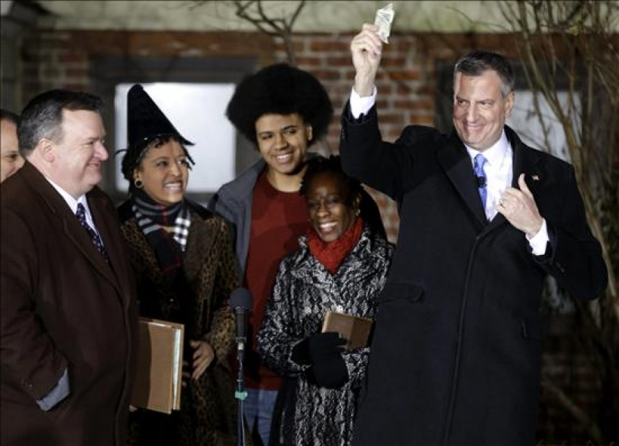 De Blasio toma posesión y promete poner en marcha su programa progresista