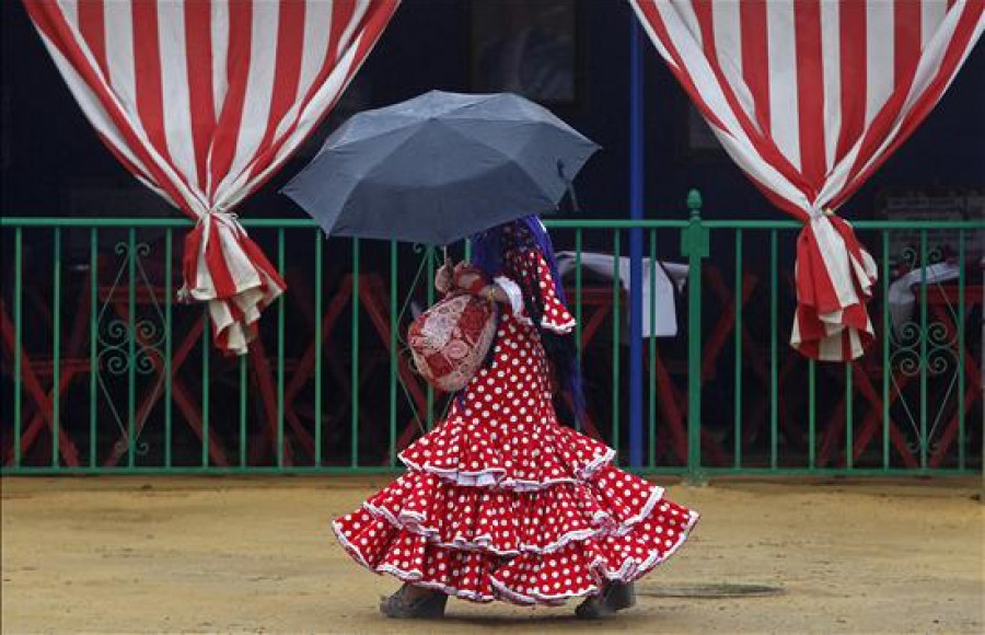 Acaba una Feria de Sevilla marcada por la crisis y la lluvia final