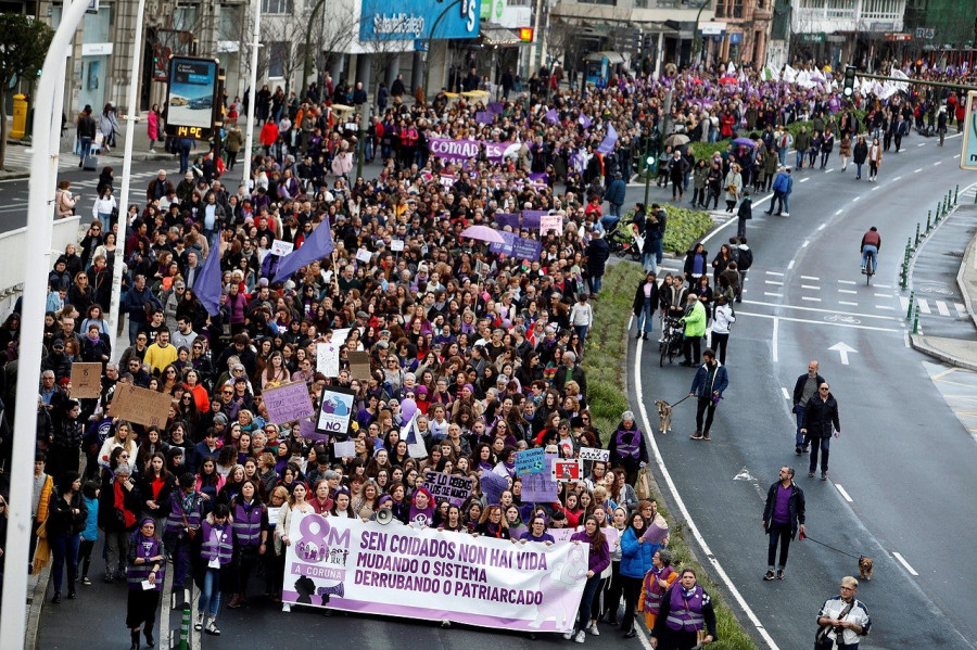 Más de 13.000 personas colapsan A Coruña en el 8M al grito de igualdad