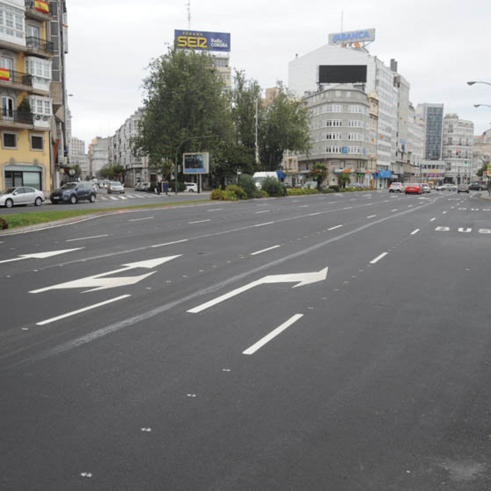 El Ayuntamiento renovará el firme de la plaza de Ourense, la avenida del Puerto y Linares Rivas