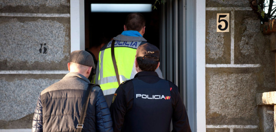 Detienen a dos policías en relación a la muerte de un agente en Ourense
