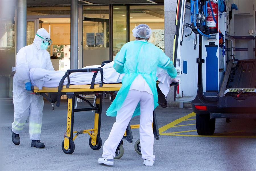 Los hospitalizados con COVID en Galicia bajan hasta 42, de los que 5 siguen en UCI