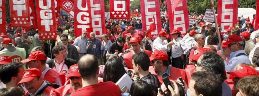 Pasan encerrados la noche para pedir readmisión de compañero en CCOO Ferrol