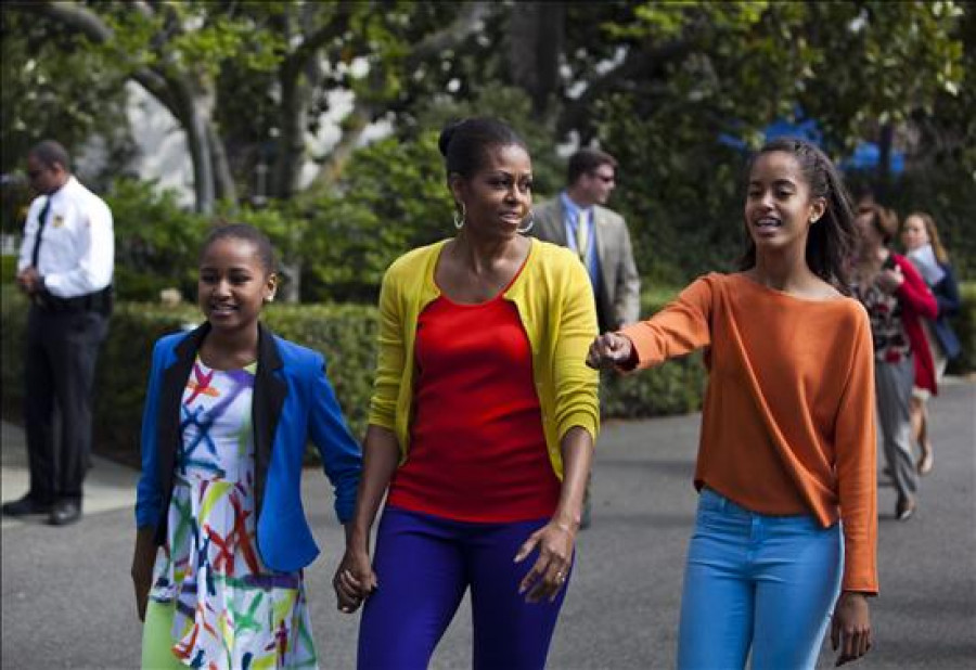 Michelle Obama desea que sus hijas no enseñen tanta pierna como ella