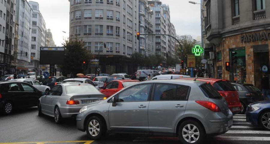 A Coruña es la ciudad gallega que tiene menos turismos por habitante