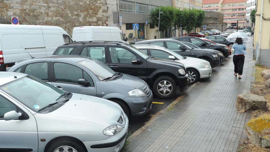 El caos de tráfico se mantiene en la Ciudad Vieja sin que haya una solución definitiva