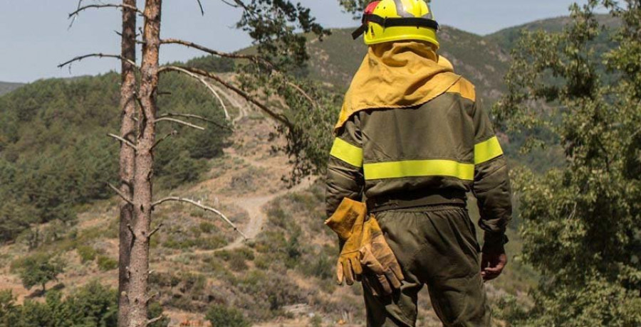 Los incendios en el parque natural de 
O Invernadoiro siguen activos y ya afectan a más de 100 hectáreas