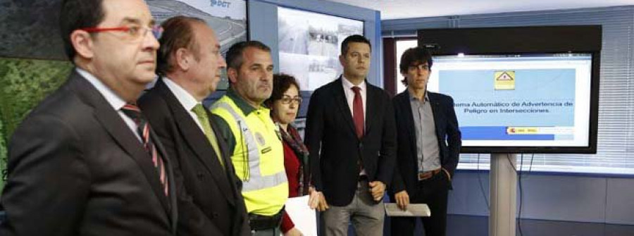 La DGT coloca en el cruce  de Sesmonde la primera señal “inteligente” de Galicia