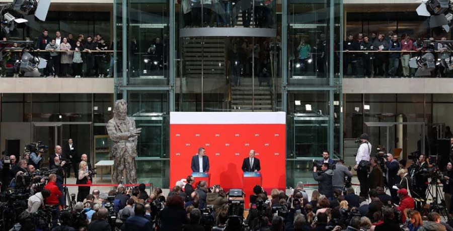 El SPD lo apuesta todo a una tercera gran coalición con Angela Merkel