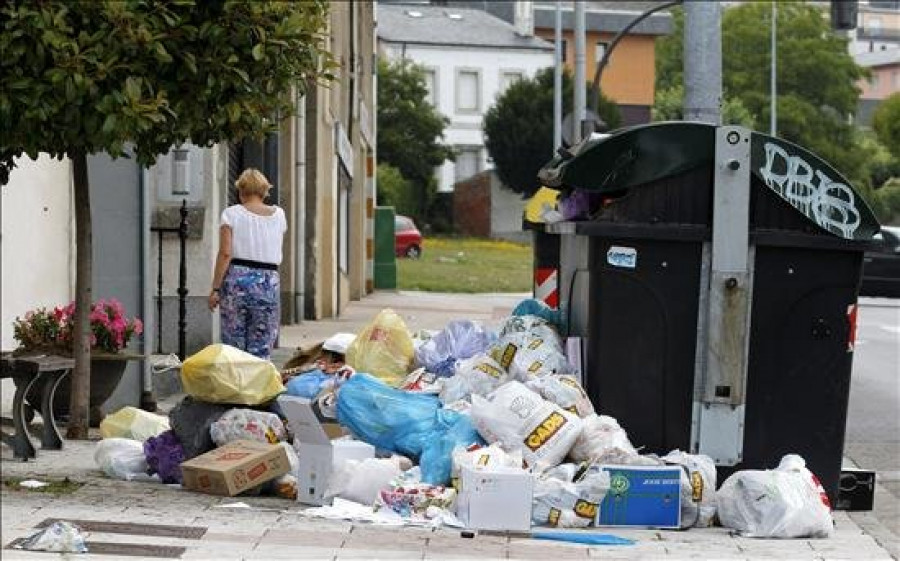 Un total de 27 contenedores quemados durante la huelga de basura de Lugo