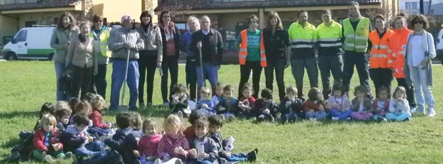 Los escolares de Oleiros participan en una plantación de árboles en Canide