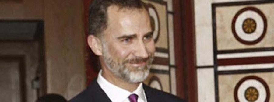 El rey se baja el sueldo un 20%  y su padre cobrará más que doña Letizia, que recibirá 130.000 euros