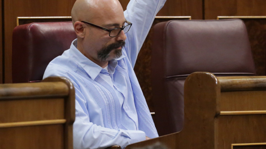 El PSOE y Podemos rechazan devolver el IVA pendiente a las comunidades