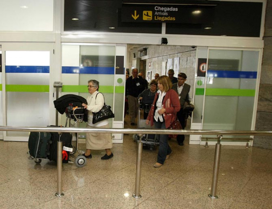 Detenido en el Aeropuerto de Santiago tras denunciar su mujer "maltrato habitual"