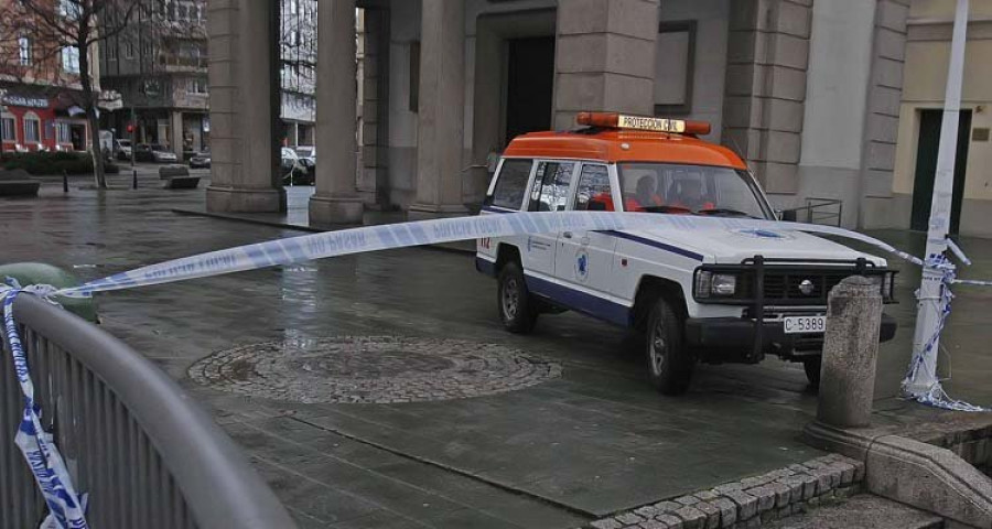 La alerta naranja obliga a cerrar las playas todo un día