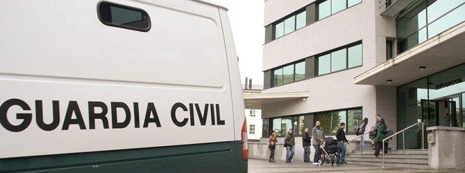 Prisión para un falso facultativo que trabajaba para un centro médico de Ferrol