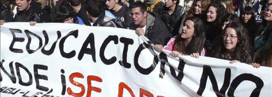 Protestas de alumnos en 25 localidades contra los recortes