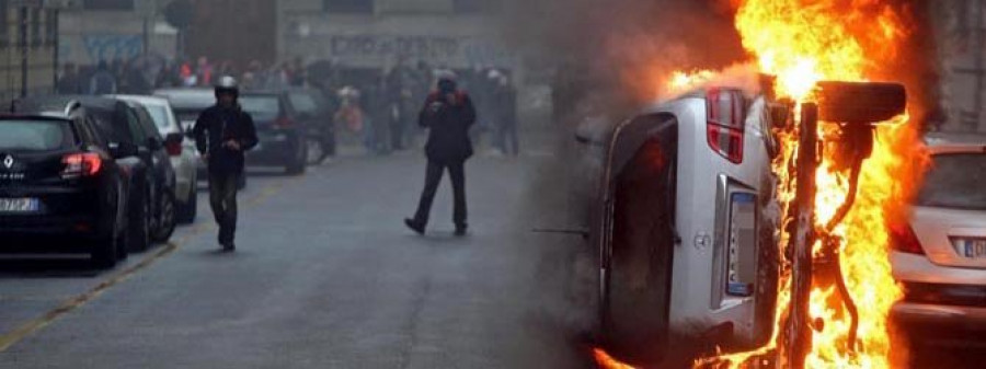 El caos se adueña de Milán por la violenta lucha entre policías  y antisistemas