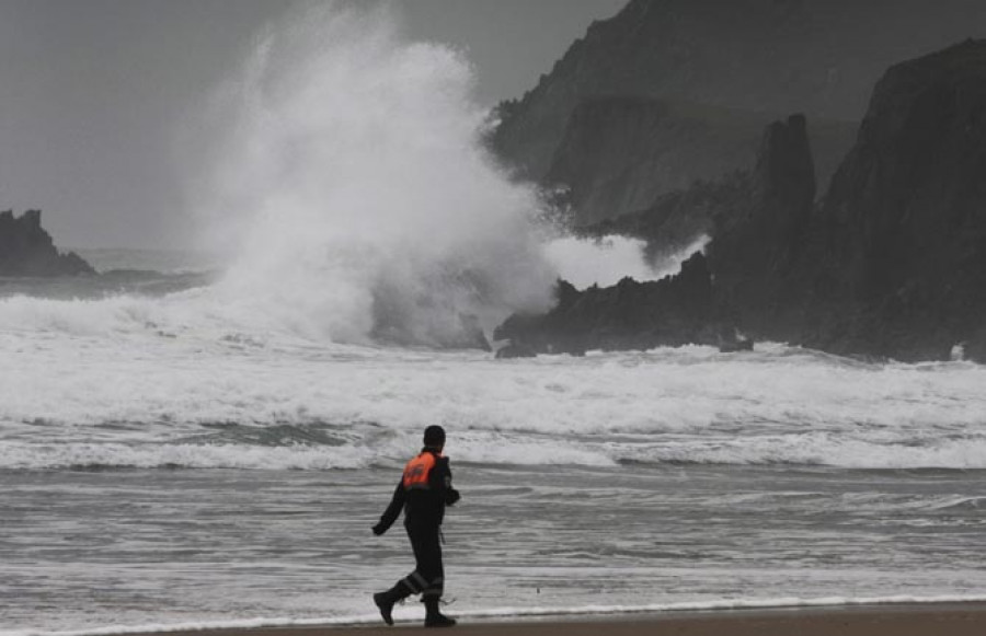 Recuperan el cuerpo del pescador que cayó al mar en Valdoviño