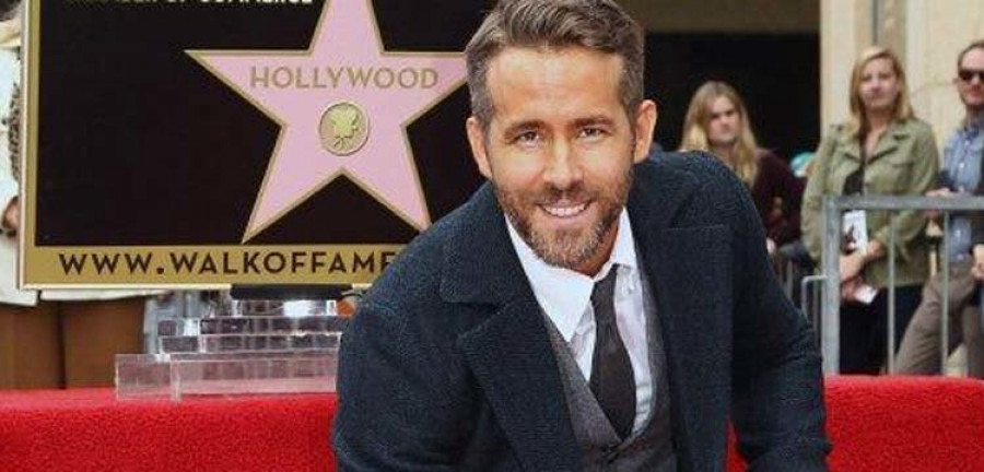 Ryan Reynold recibe su estrella en el Paseo de la Fama de Hollywood