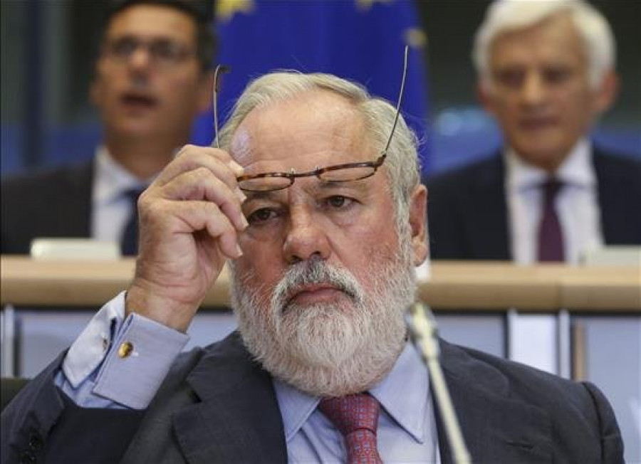 El Parlamento Europeo vota mañana a Cañete como comisario de Clima y Energía