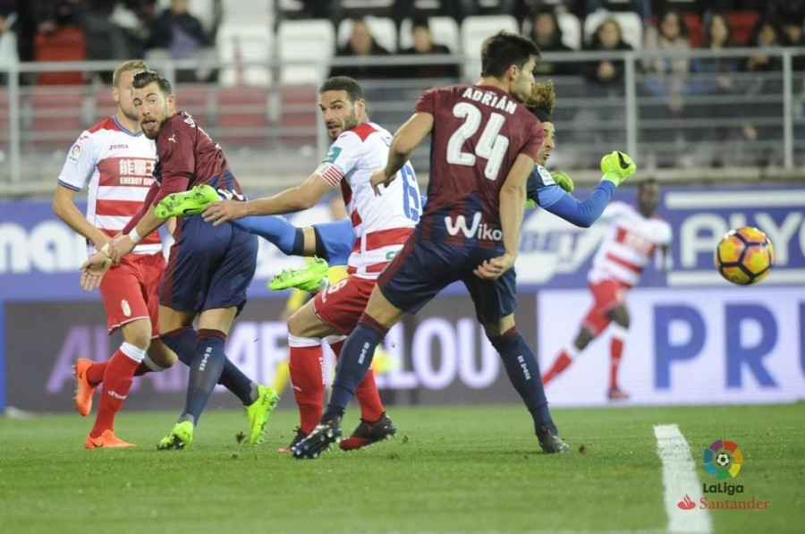 El Eibar arrolla al Granada y sigue soñando con Europa (4-0)