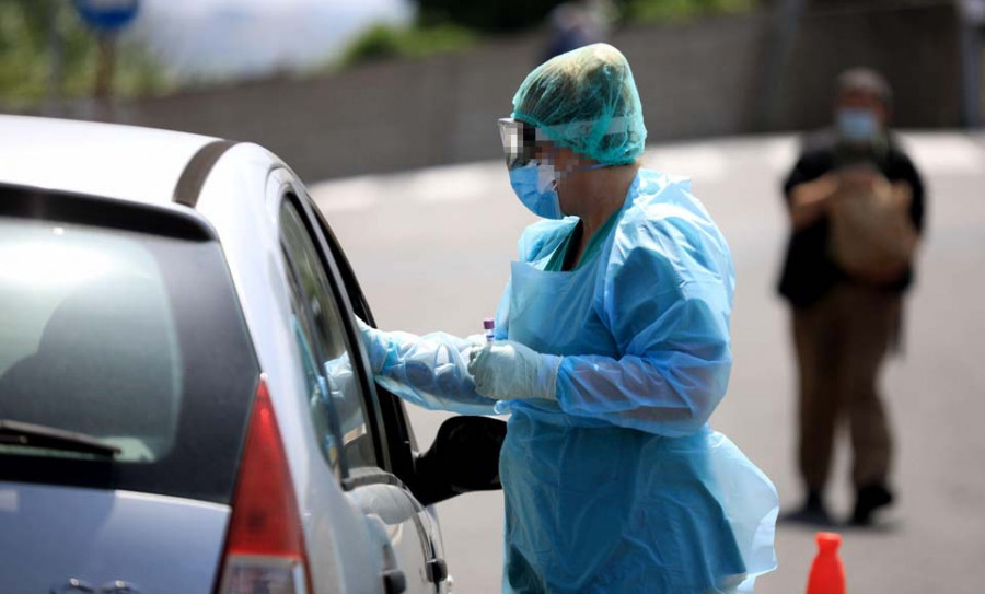 El área sanitaria coruñesa se anota un nuevo día sin muertes y tres positivos menos