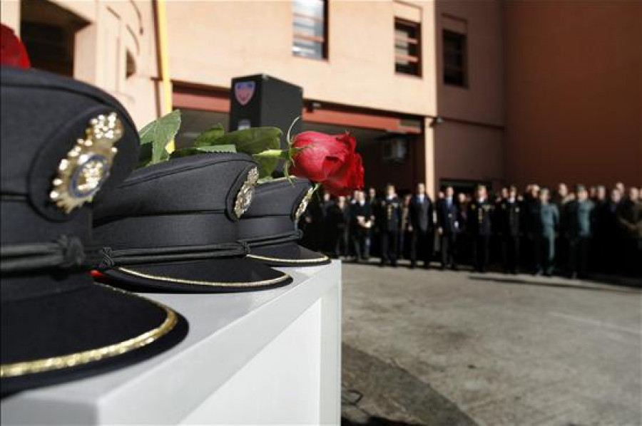 A Coruña homenajea mañana a los policías muertos en la tragedia de la playa del Orzán