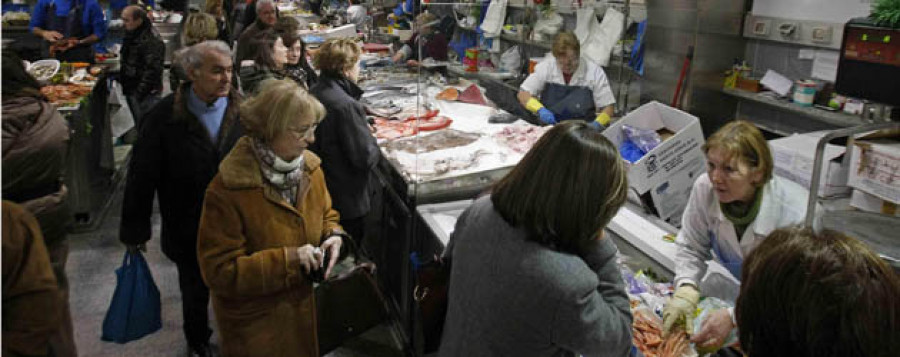 Los placeros fijan marisco y pescado en un precio más accesible para Fin de Año