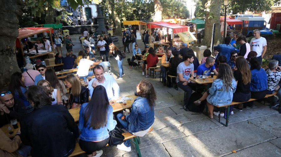 El buen tiempo permite a los coruñeses disfrutar de múltiples actividades a lo largo y ancho de la ciudad