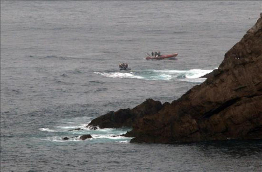 Se retoma la búsqueda del último marino del "Santa Ana" en la costa cántabra