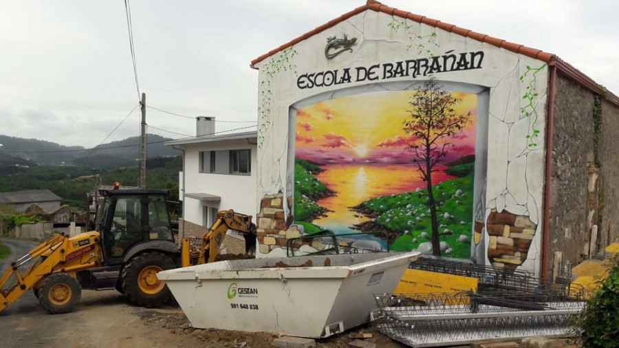 Arteixo inicia la transformación de la vieja escuela unitaria de Barrañán en un centro cívico