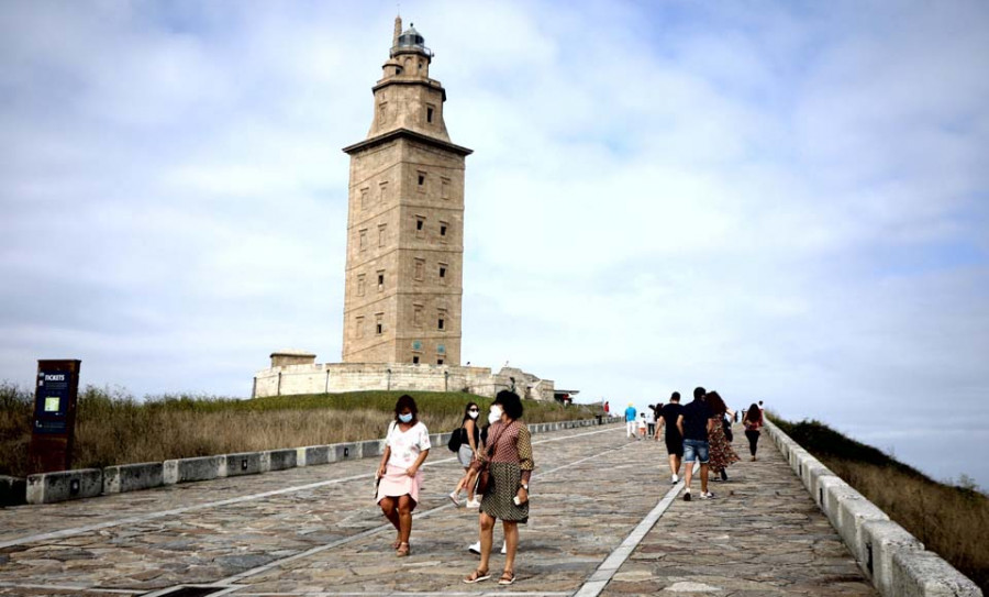 La Torre de Hércules reabre este miércoles tras no registrarse positivos en trabajadores