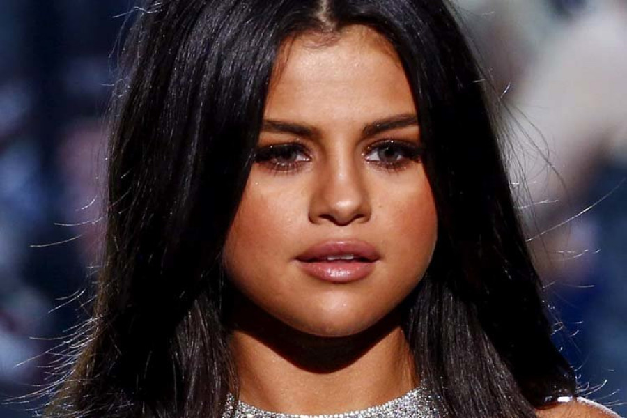 Selena Gomez hace oficial en sus redes su romance con The Weeknd