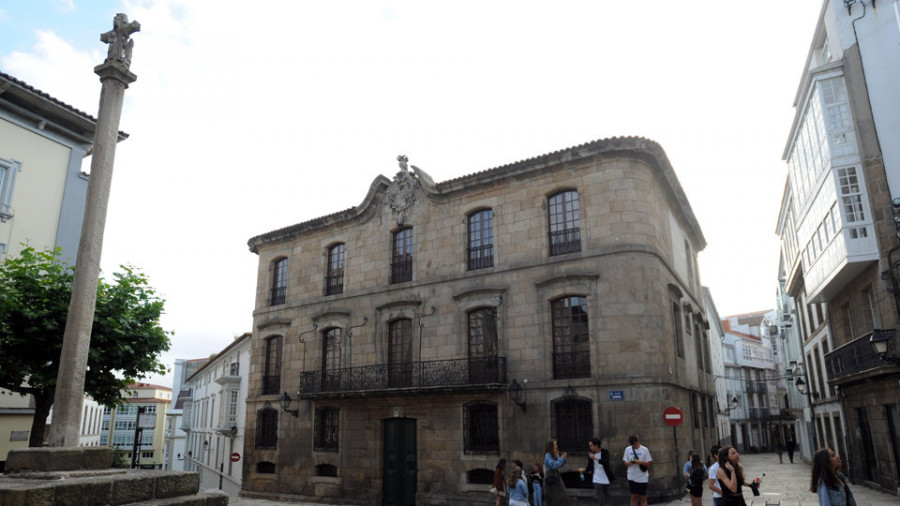 El Gobierno local se muestra dispuesto a recuperar la titularidad pública  de la Casa Cornide