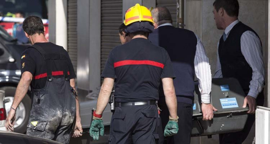 Una persona muere y cuatro resultan afectadas por el humo en un incendio en Málaga