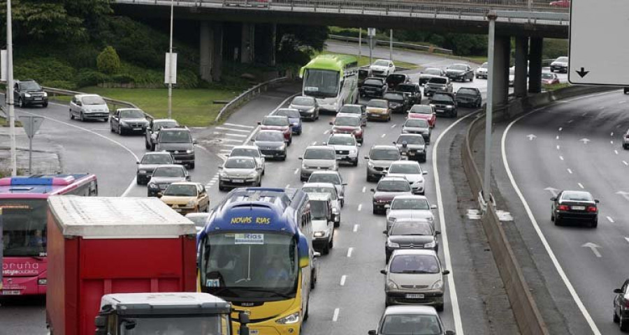 La DGT alerta de siete puntos negros para 
la circulación en la operación salida que da comienzo hoy