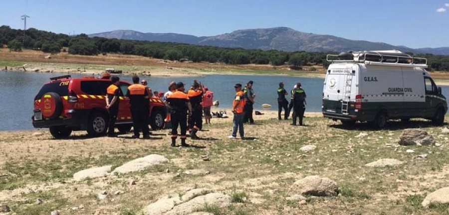 Mueren los dos ocupantes de un helicóptero que se estrelló en el pantano de Valdemayor