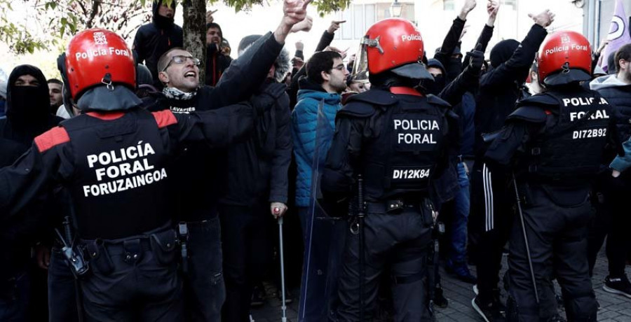 Tensión e insultos en el acto de Cs 
en apoyo a la Guardia Civil en Alsasua