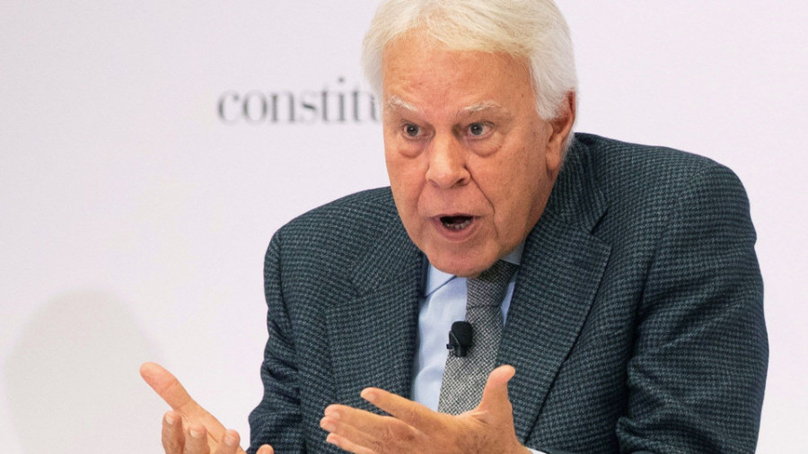 Felipe González reitera ante Sánchez su deseo de repetir los Pactos de la Moncloa por la incertidumbre futura