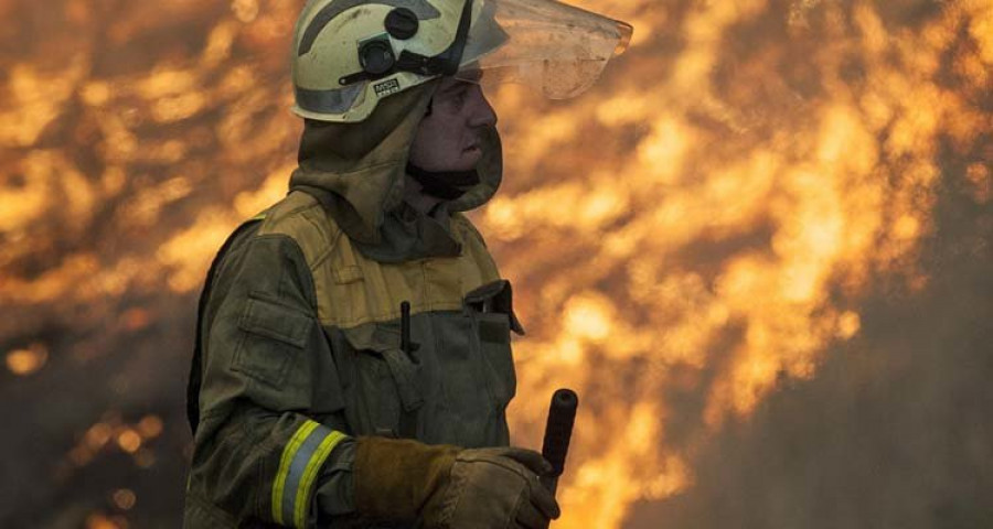 Controlado uno de los incendios de Monterrei y estabilizado el otro tras quemar 228 hectáreas