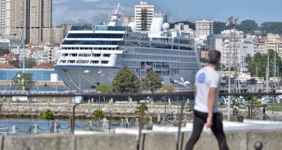 El tráfico de viajeros de crucero crecerá un 25% en agosto en relación al año pasado