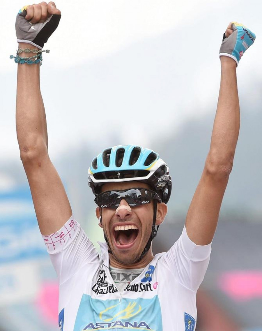 Contador salva la maglia rosa tras superar una crisis