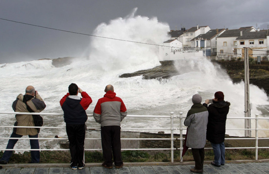 La Xunta eleva a roja la alerta por temporal costero en la provincia de A Coruña